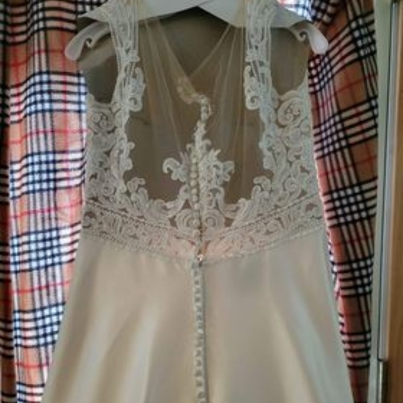 Wedding Dress - Picture 3 of 4